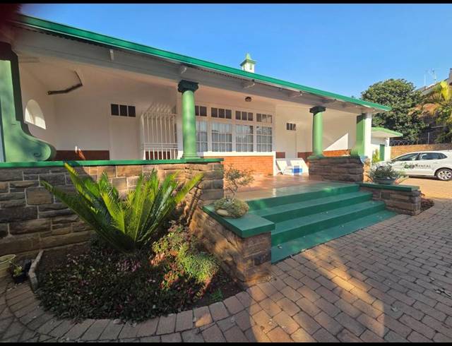6 BEDROOM HOUSE FOR SALE IN HILLCREST